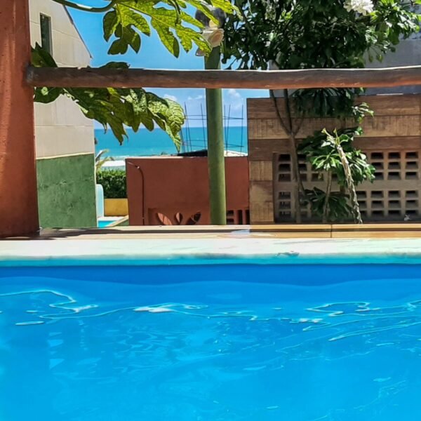Vista mar da piscina